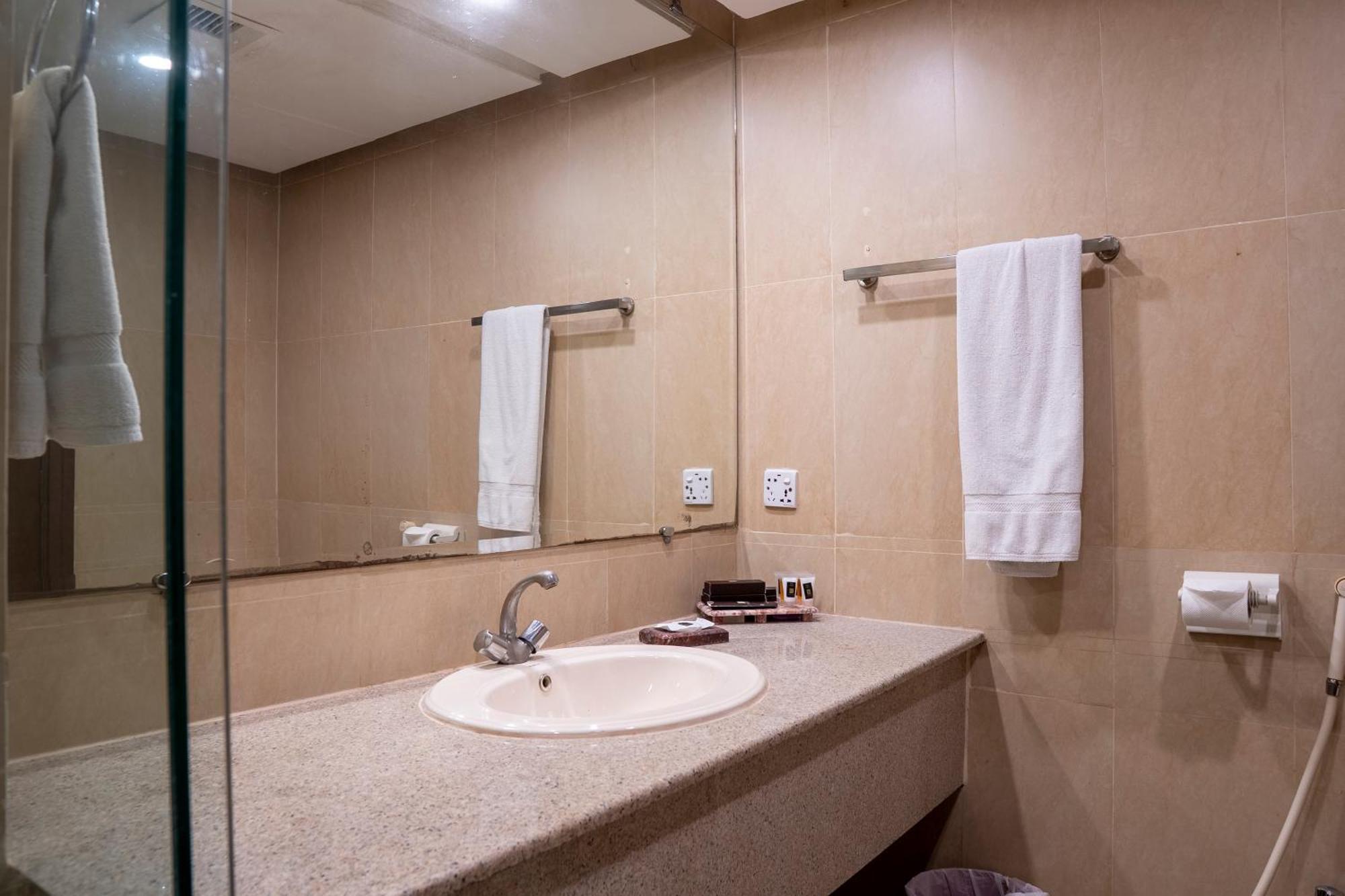 Legend Hotel Islamabad Luaran gambar